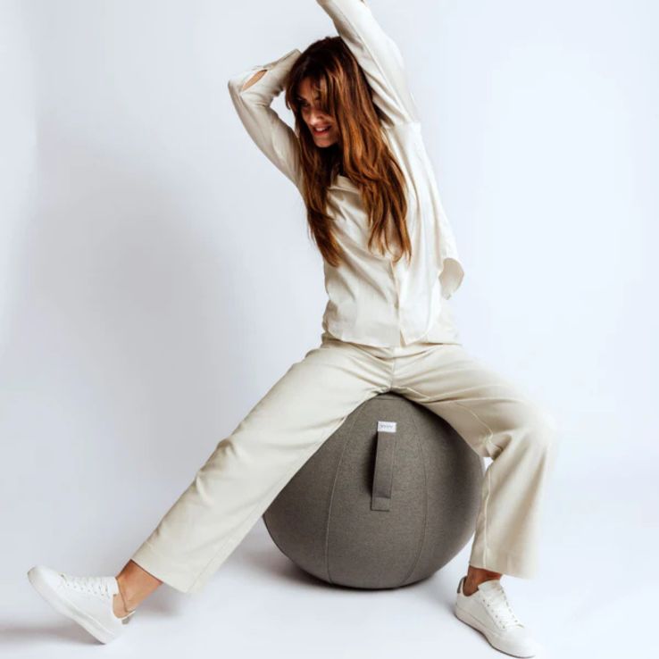 Renforcer votre posture et votre dos avec des exercices d'étirement conçu avec les ballons d'assise.