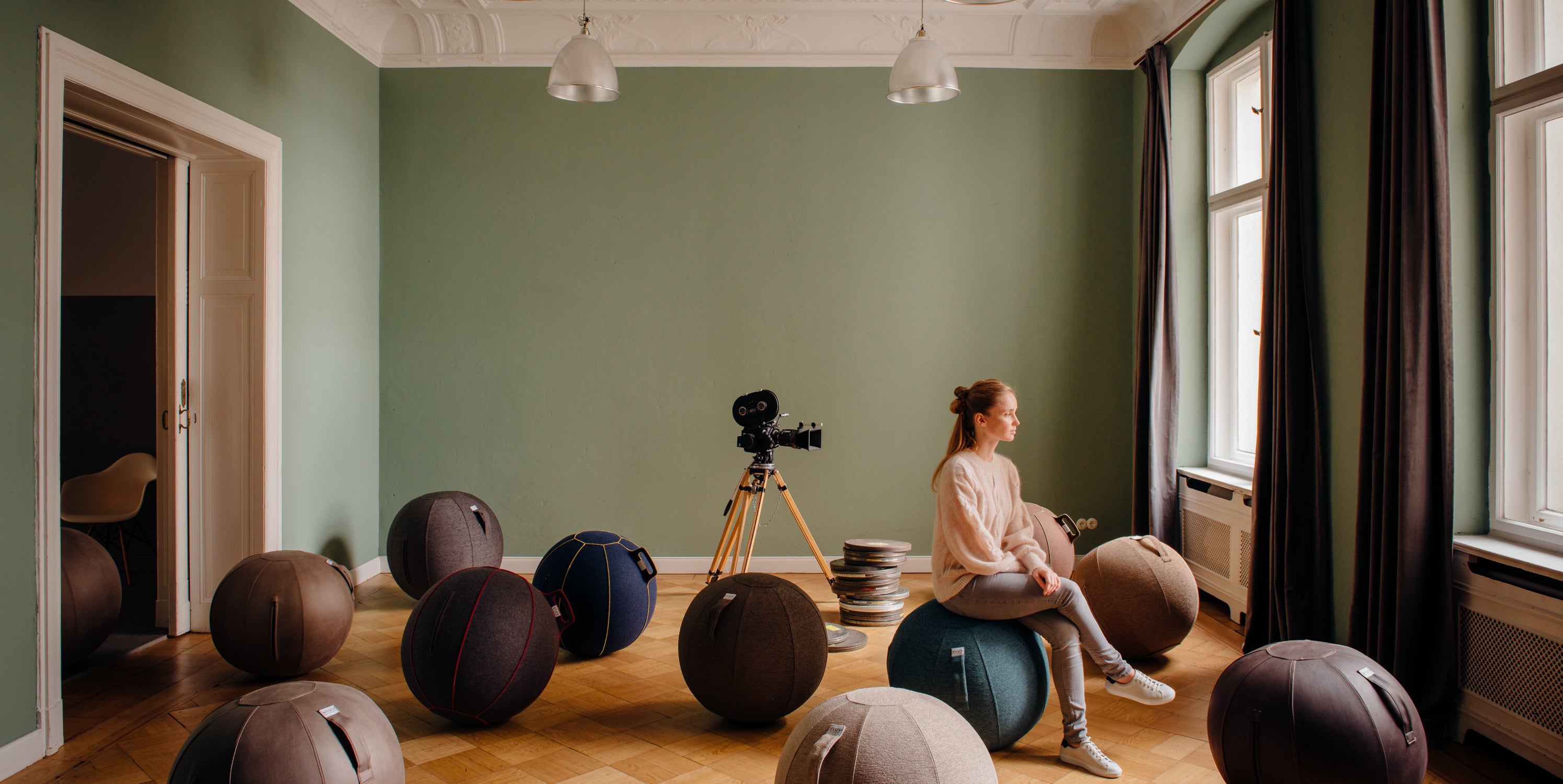Achetez le ballon d'assise qui vous convient pour améliorer votre posture et votre ergonomie de travail.