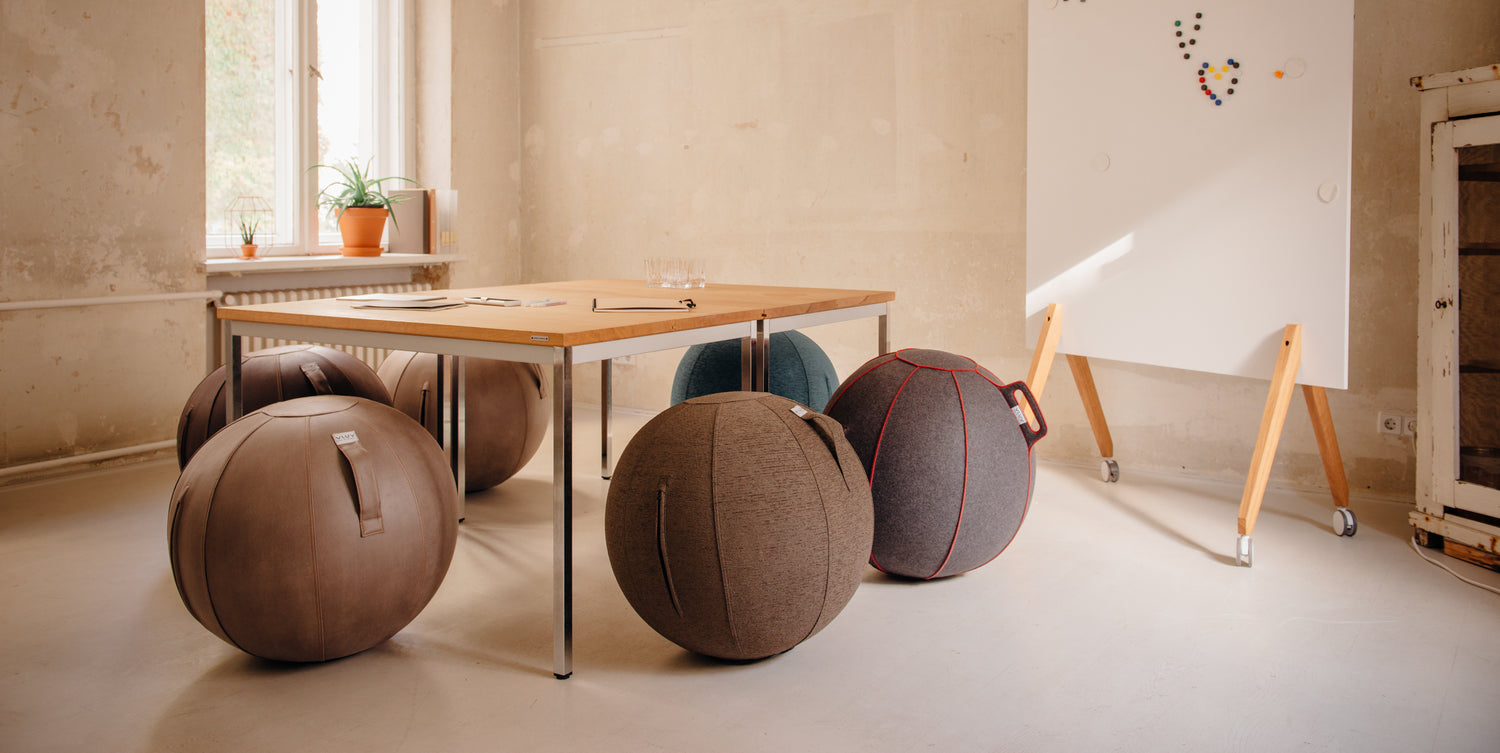 Faites vos réunions assis sur un ballon d'assise ergonomique et confortable.